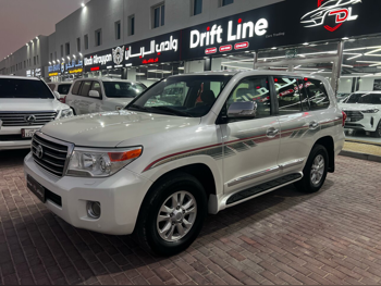 Toyota  Land Cruiser  GXR  2013  Automatic  416,000 Km  8 Cylinder  Four Wheel Drive (4WD)  SUV  White  With Warranty