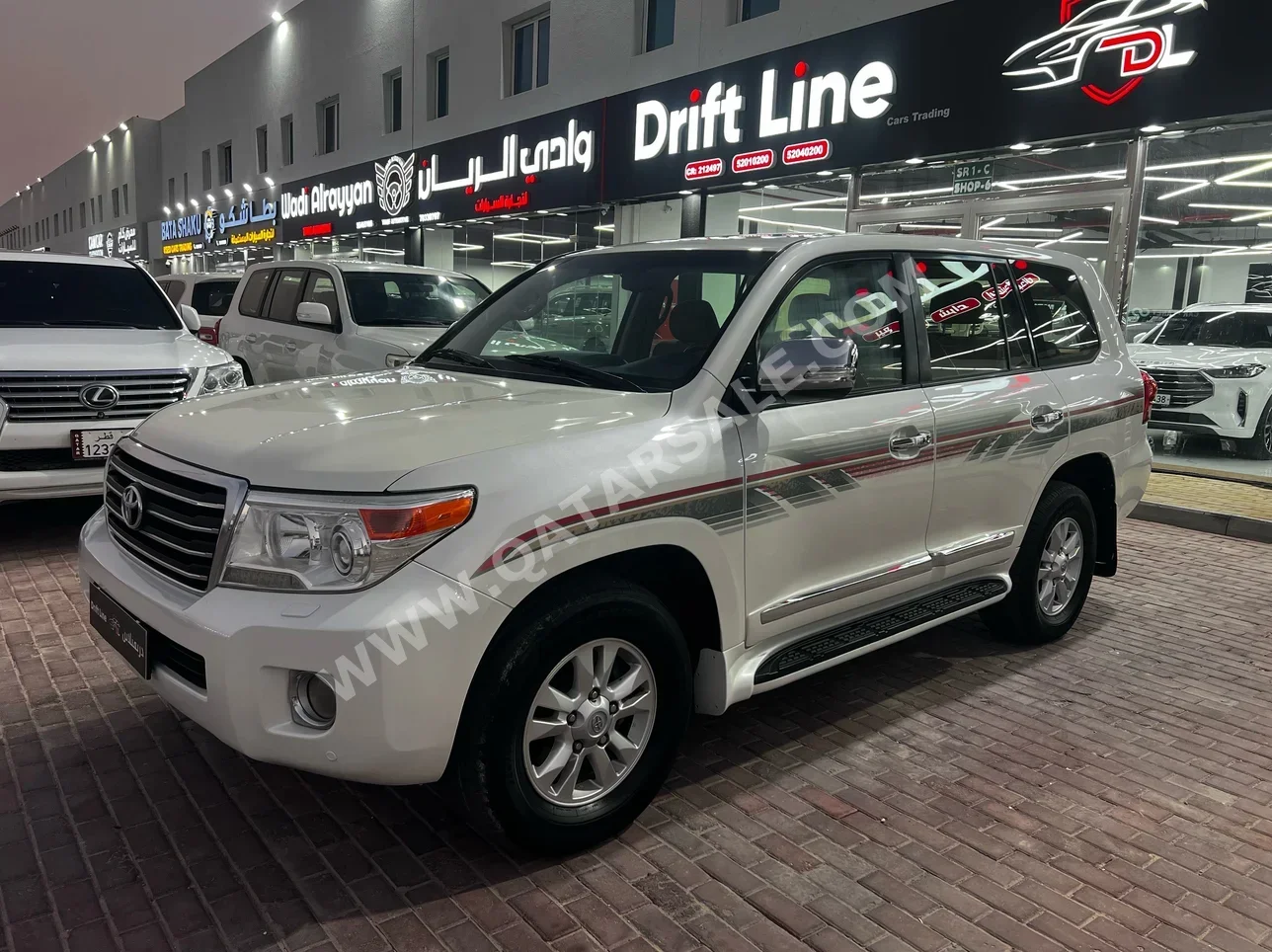 Toyota  Land Cruiser  GXR  2013  Automatic  416,000 Km  8 Cylinder  Four Wheel Drive (4WD)  SUV  White  With Warranty