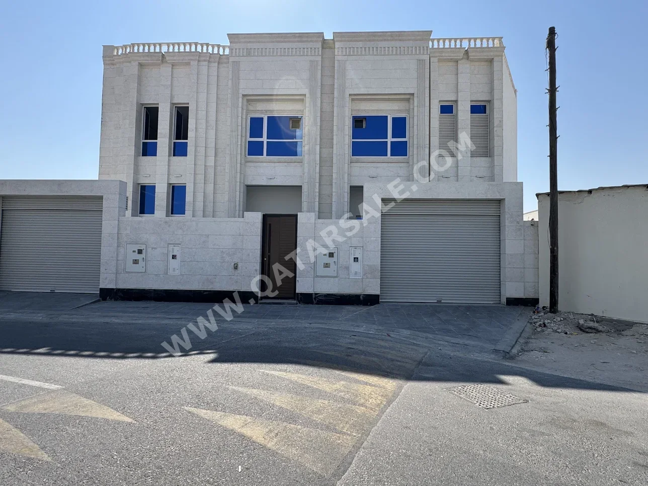 خدمية  - نصف مفروشة  - الريان  - ازغوى  - 6 غرف نوم  - يشمل الماء والكهرباء