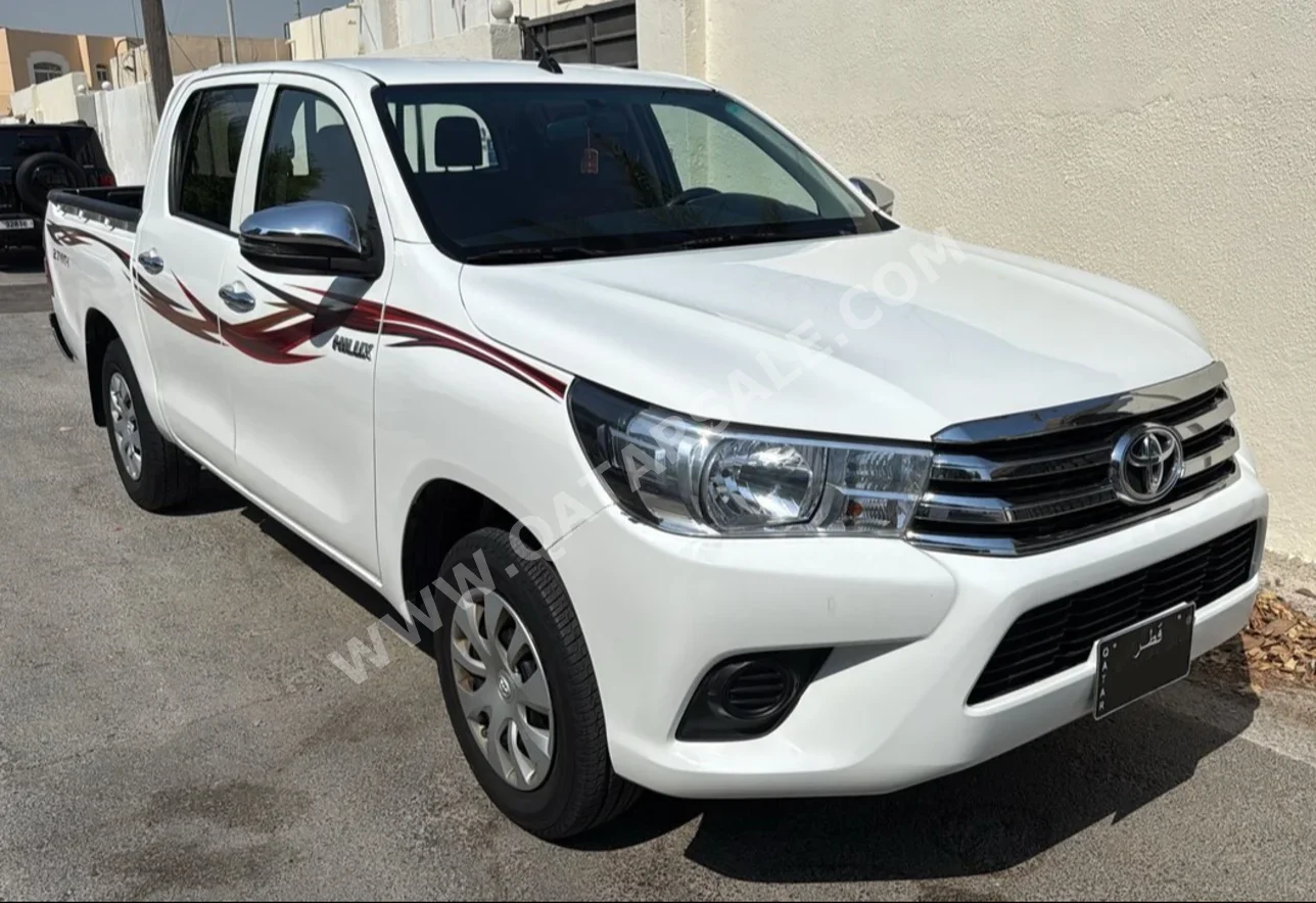 Toyota  Hilux  2022  Manual  117,000 Km  4 Cylinder  Front Wheel Drive (FWD)  Pick Up  White