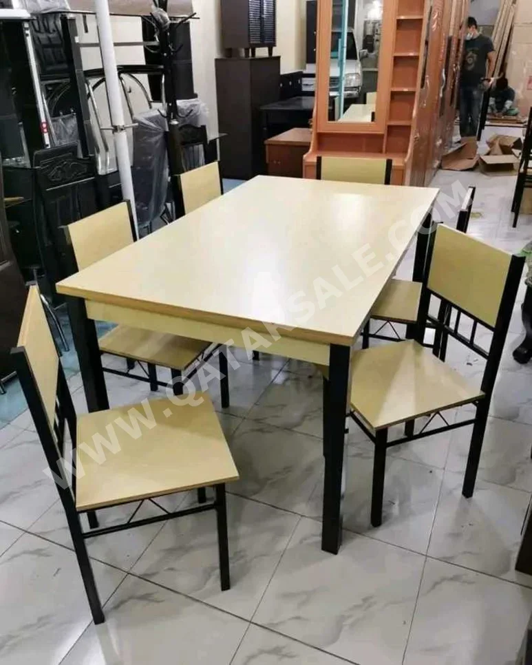 طاولة طعام مع كراسي  - لايف ستايل  - اللون البيج  - قطر  - 6 مقاعد