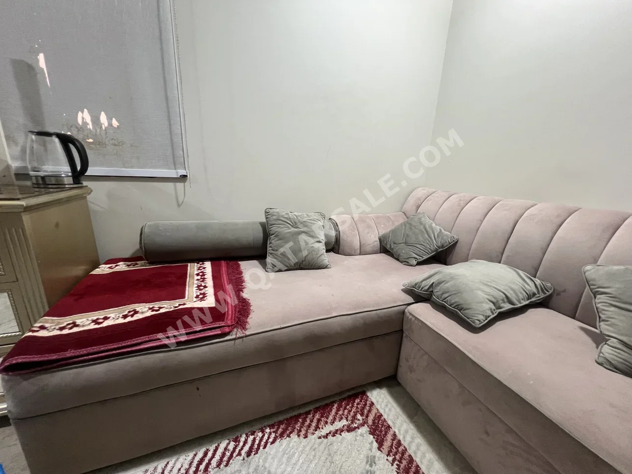 الأرائك والكنب والكراسي