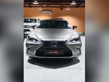 Lexus  ES  300h  2021  Automatic  53,000 Km  4 Cylinder  Rear Wheel Drive (RWD)  Sedan  Sonic Titanium