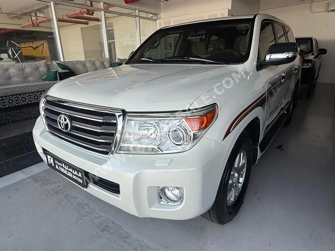 Toyota  Land Cruiser  GXR  2013  Automatic  58,000 Km  8 Cylinder  Four Wheel Drive (4WD)  SUV  White