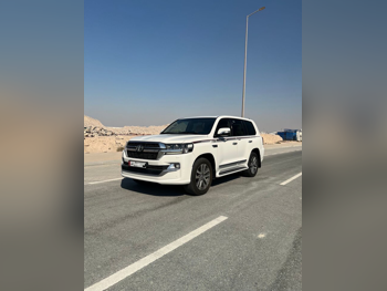 Toyota  Land Cruiser  GXR- Grand Touring  2020  Automatic  188,000 Km  6 Cylinder  Four Wheel Drive (4WD)  SUV  White