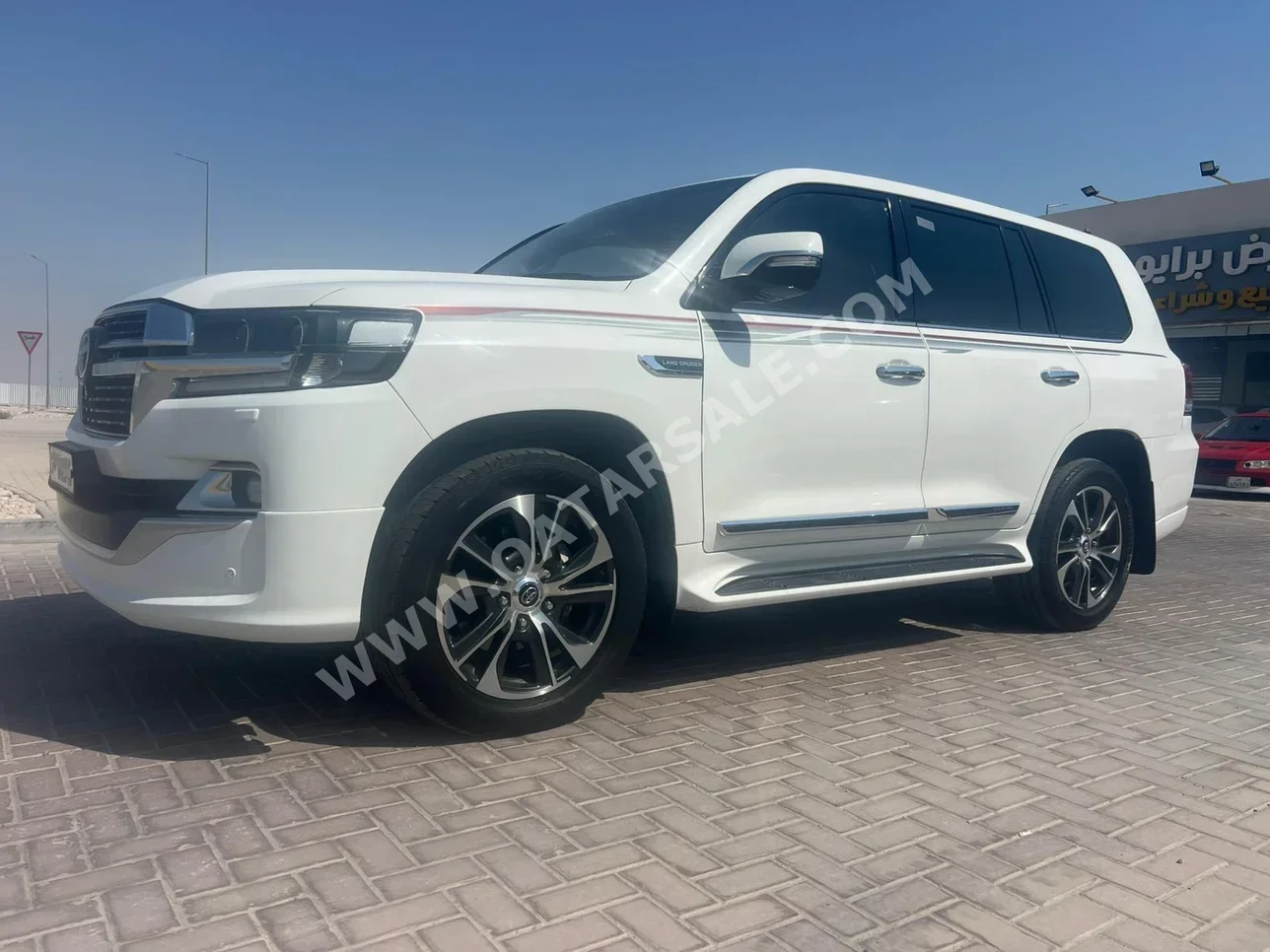 Toyota  Land Cruiser  GXR- Grand Touring  2020  Automatic  188,000 Km  6 Cylinder  Four Wheel Drive (4WD)  SUV  White