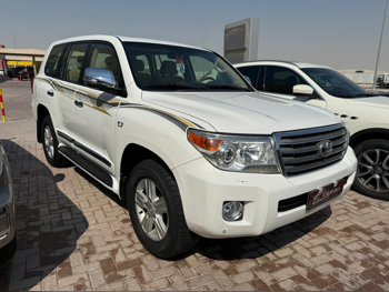 Toyota  Land Cruiser  VXR  2013  Automatic  399,000 Km  8 Cylinder  Four Wheel Drive (4WD)  SUV  White