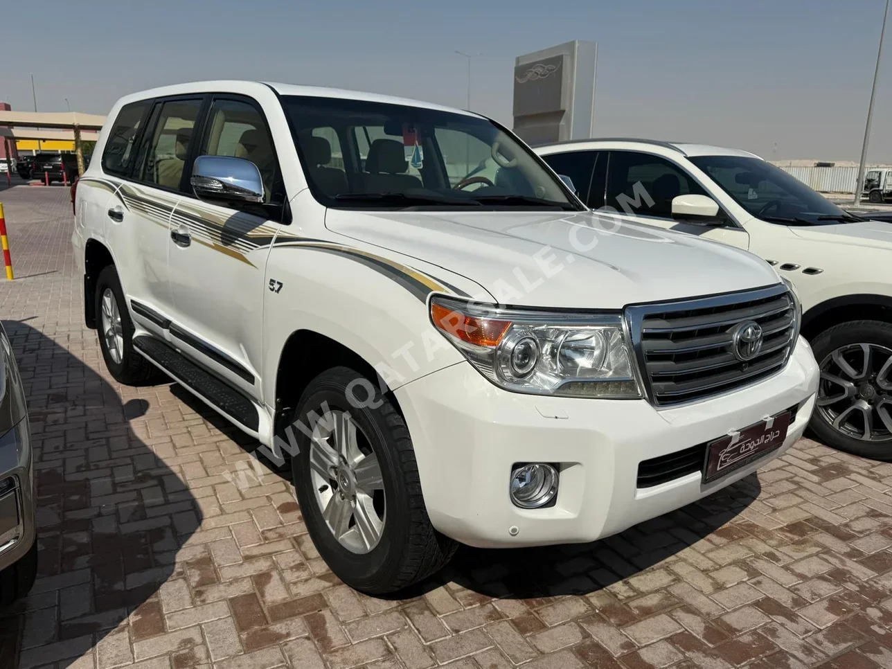 Toyota  Land Cruiser  VXR  2013  Automatic  399,000 Km  8 Cylinder  Four Wheel Drive (4WD)  SUV  White