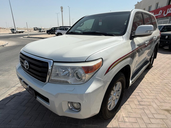 Toyota  Land Cruiser  GXR  2013  Automatic  351,000 Km  6 Cylinder  Four Wheel Drive (4WD)  SUV  White