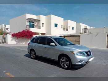 Nissan  Pathfinder  SV  2014  Automatic  260,000 Km  6 Cylinder  All Wheel Drive (AWD)  SUV  Silver