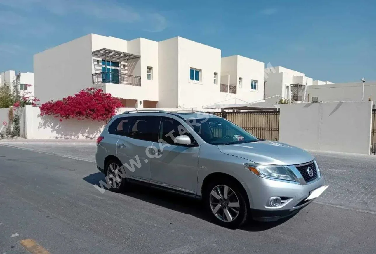 Nissan  Pathfinder  SV  2014  Automatic  260,000 Km  6 Cylinder  All Wheel Drive (AWD)  SUV  Silver