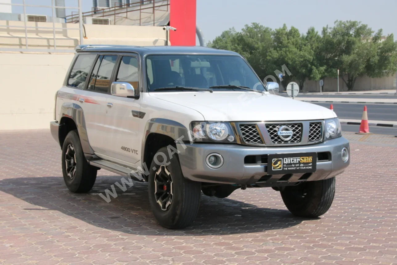 نيسان باترول سفاري 2016 عادي 234,000 كم 6 سلندر دفع رباعي اس يو في أبيض