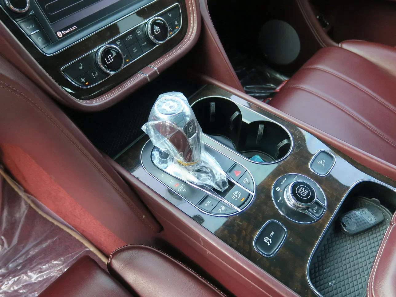 Bentley  Bentayga  2019  Automatic  95,000 Km  8 Cylinder  Four Wheel Drive (4WD)  SUV  Pink