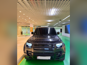 Land Rover  Defender  110 SE  2023  Automatic  84,000 Km  6 Cylinder  Four Wheel Drive (4WD)  SUV  Gray  With Warranty