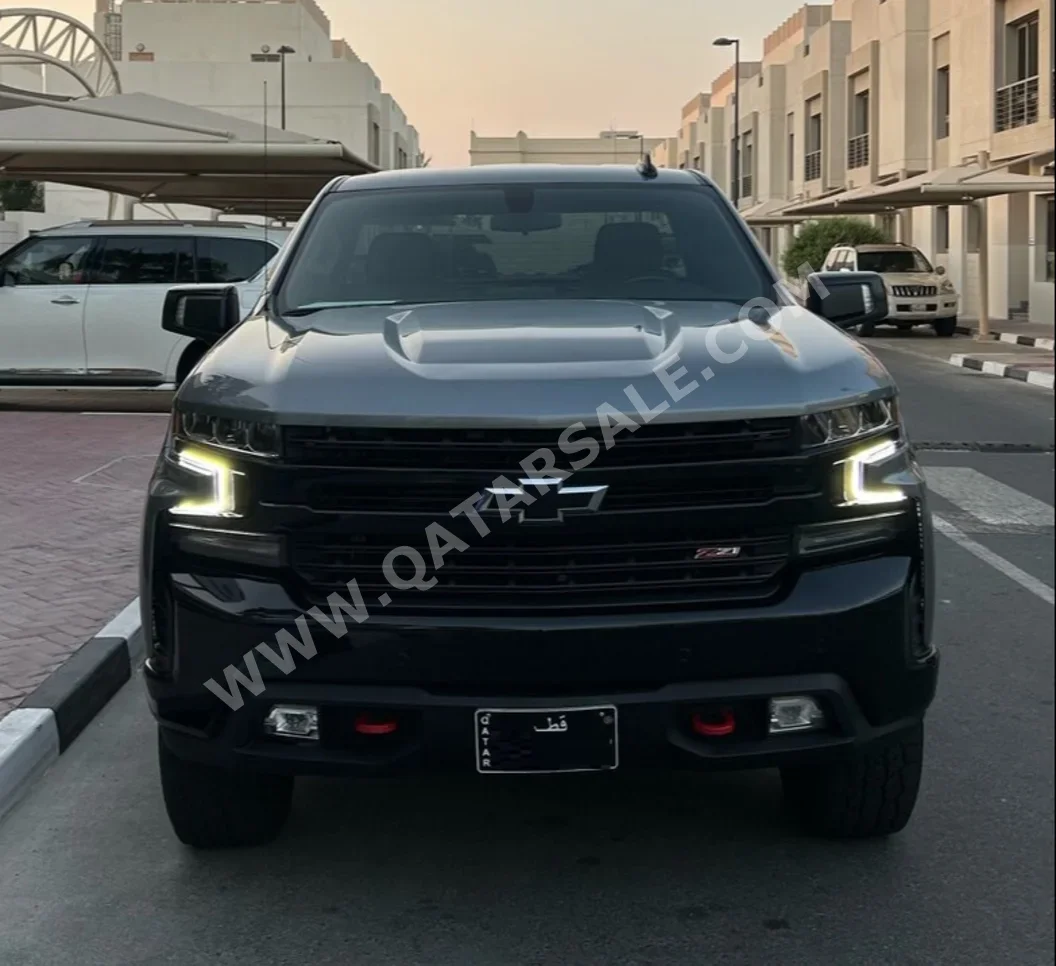 شفروليه  سلفرادو  تريل بووز  2021  اوتوماتيك  93,000 كم  8 سلندر  دفع رباعي  بيكب  رمادي