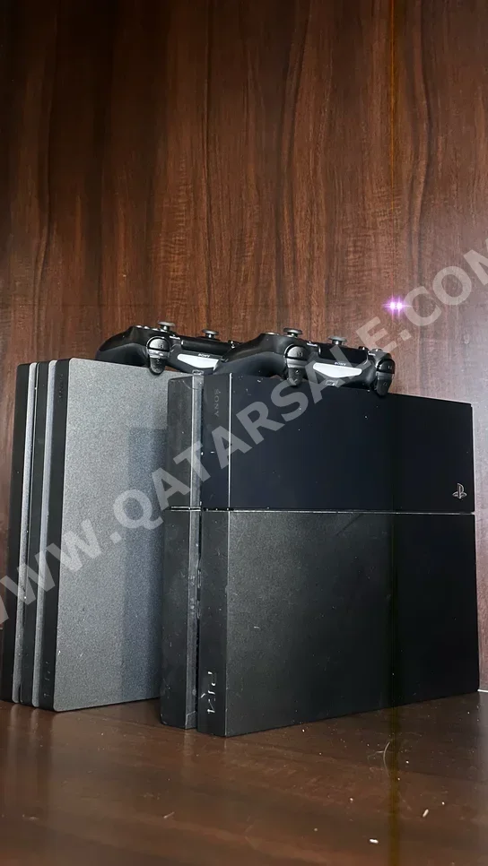 اجهزة العاب الفديو - سوني  - بلاي ستيشن 4 برو  - 1 تيرابايت  -تشمل أجهز تحكم: 2