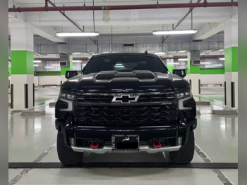 شفروليه  سلفرادو  زد ار 2  2023  اوتوماتيك  52,000 كم  8 سلندر  دفع رباعي  بيكب  أسود  تحت الضمان