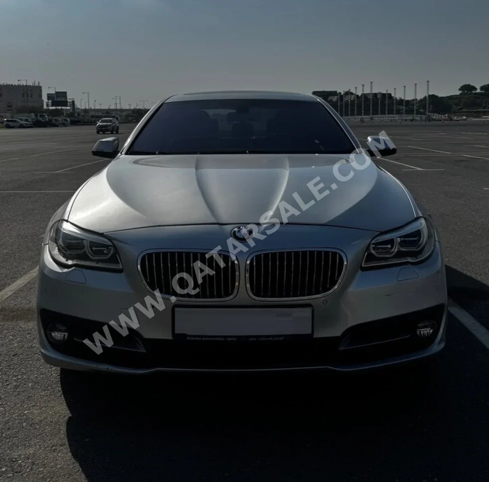 بي ام دبليو  الفئة - الخامسة  528i  2015  اوتوماتيك  150,000 كم  4 سلندر  دفع خلفي  سيدان  فضي
