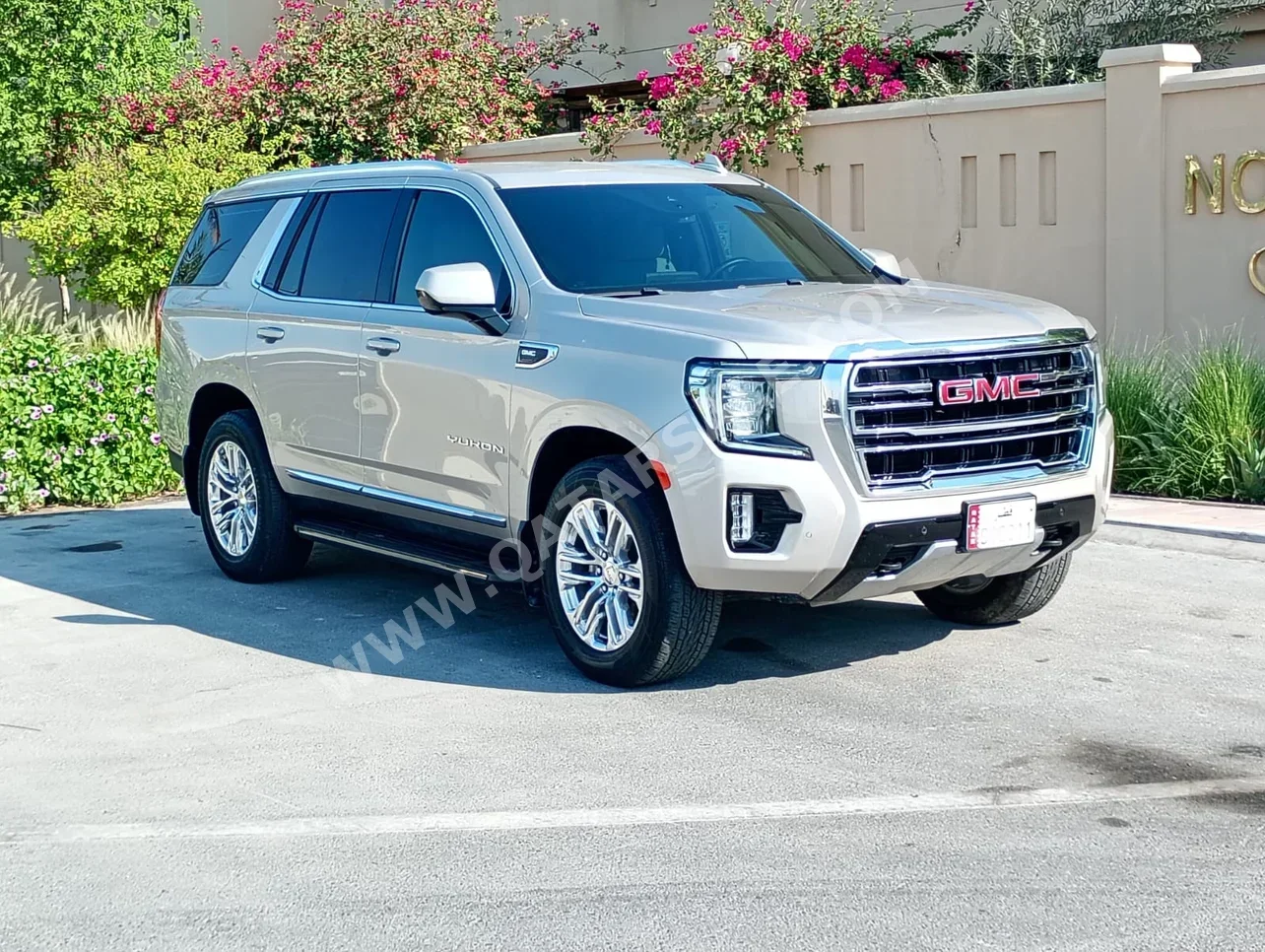 GMC  Yukon  2023  Automatic  67,000 Km  8 Cylinder  Four Wheel Drive (4WD)  SUV  Beige  With Warranty