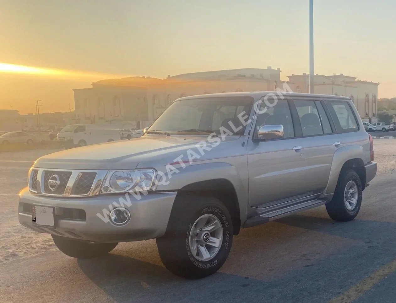Nissan  Patrol  Safari  2022  Automatic  35,000 Km  6 Cylinder  Four Wheel Drive (4WD)  SUV  Silver