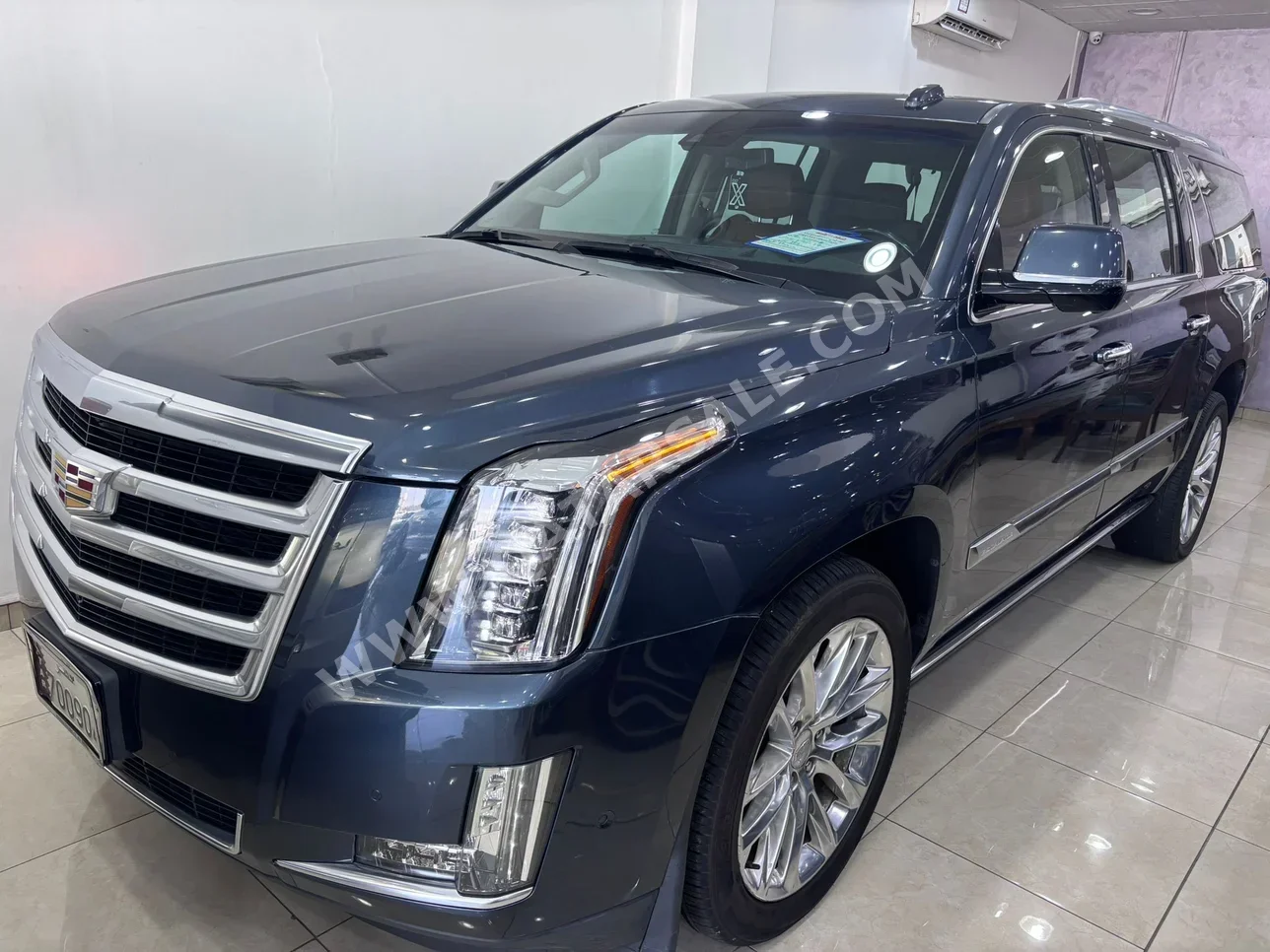 Cadillac  Escalade  2019  Automatic  138,000 Km  8 Cylinder  Four Wheel Drive (4WD)  SUV  Gray
