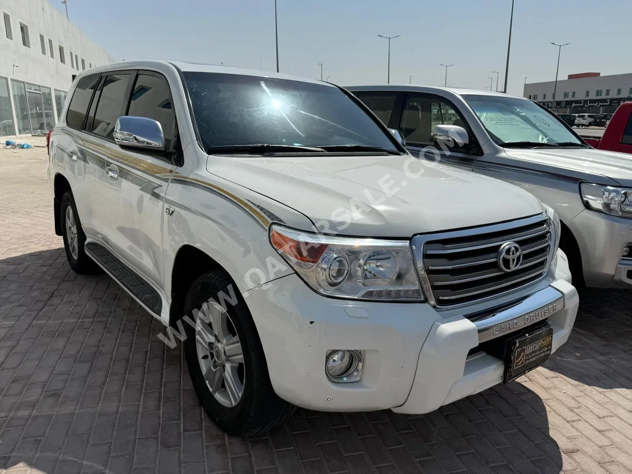 Toyota  Land Cruiser  VXR  2012  Automatic  370,000 Km  8 Cylinder  Four Wheel Drive (4WD)  SUV  White