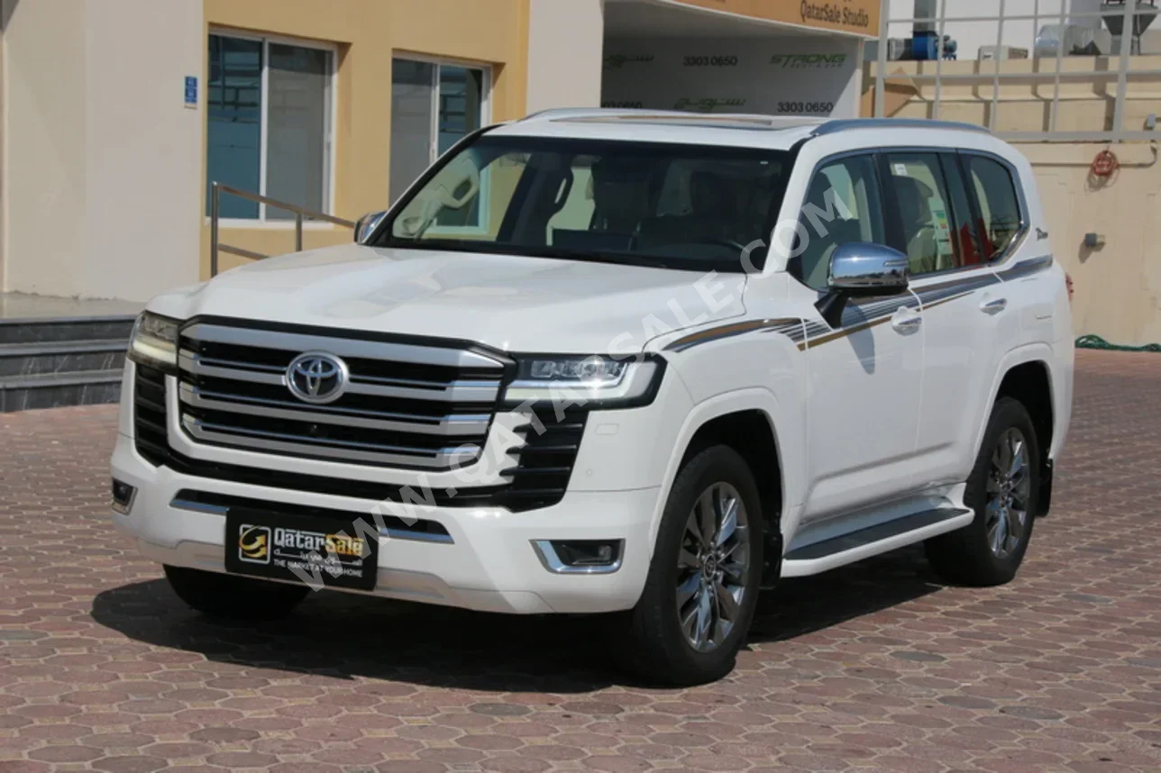 Toyota  Land Cruiser  VX Twin Turbo  2022  Automatic  49,000 Km  6 Cylinder  Four Wheel Drive (4WD)  SUV  White  With Warranty