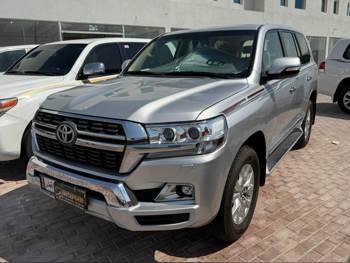 Toyota  Land Cruiser  GXR  2020  Automatic  275,000 Km  8 Cylinder  Four Wheel Drive (4WD)  SUV  Silver