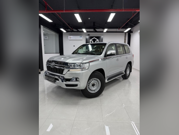 Toyota  Land Cruiser  GXR  2020  Automatic  275,000 Km  8 Cylinder  Four Wheel Drive (4WD)  SUV  Silver