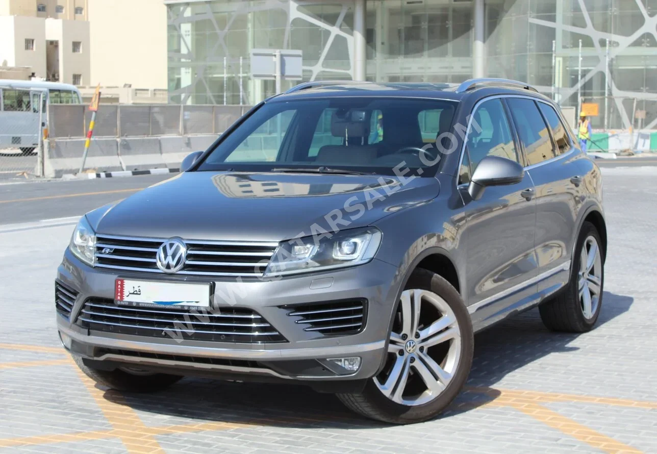 Volkswagen  Touareg  R line  2015  Automatic  140,000 Km  6 Cylinder  Four Wheel Drive (4WD)  SUV  Gray