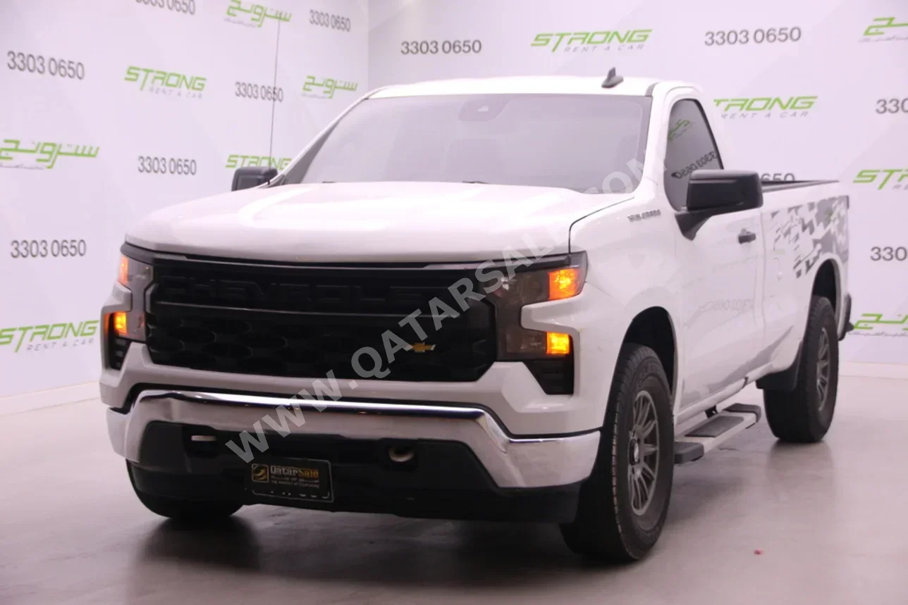Chevrolet  Silverado  2022  Automatic  88,000 Km  4 Cylinder  Rear Wheel Drive (RWD)  Pick Up  White