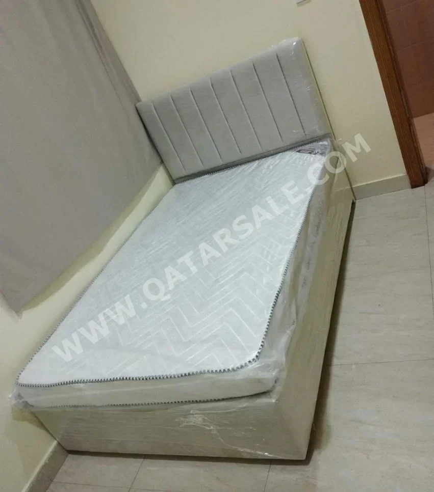 الأسّرة - فردي  - الأصفر  - متضمنة المرتبة
