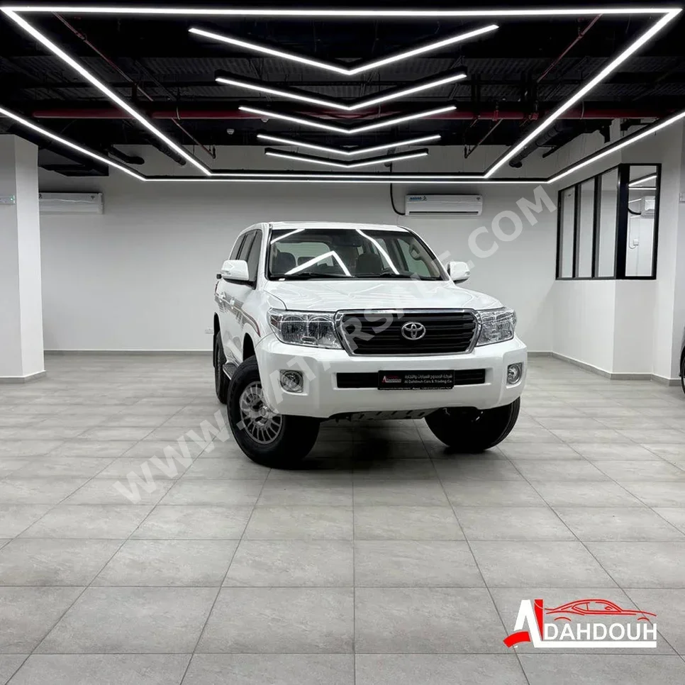Toyota  Land Cruiser  GX  2013  Manual  299,000 Km  6 Cylinder  Four Wheel Drive (4WD)  SUV  White