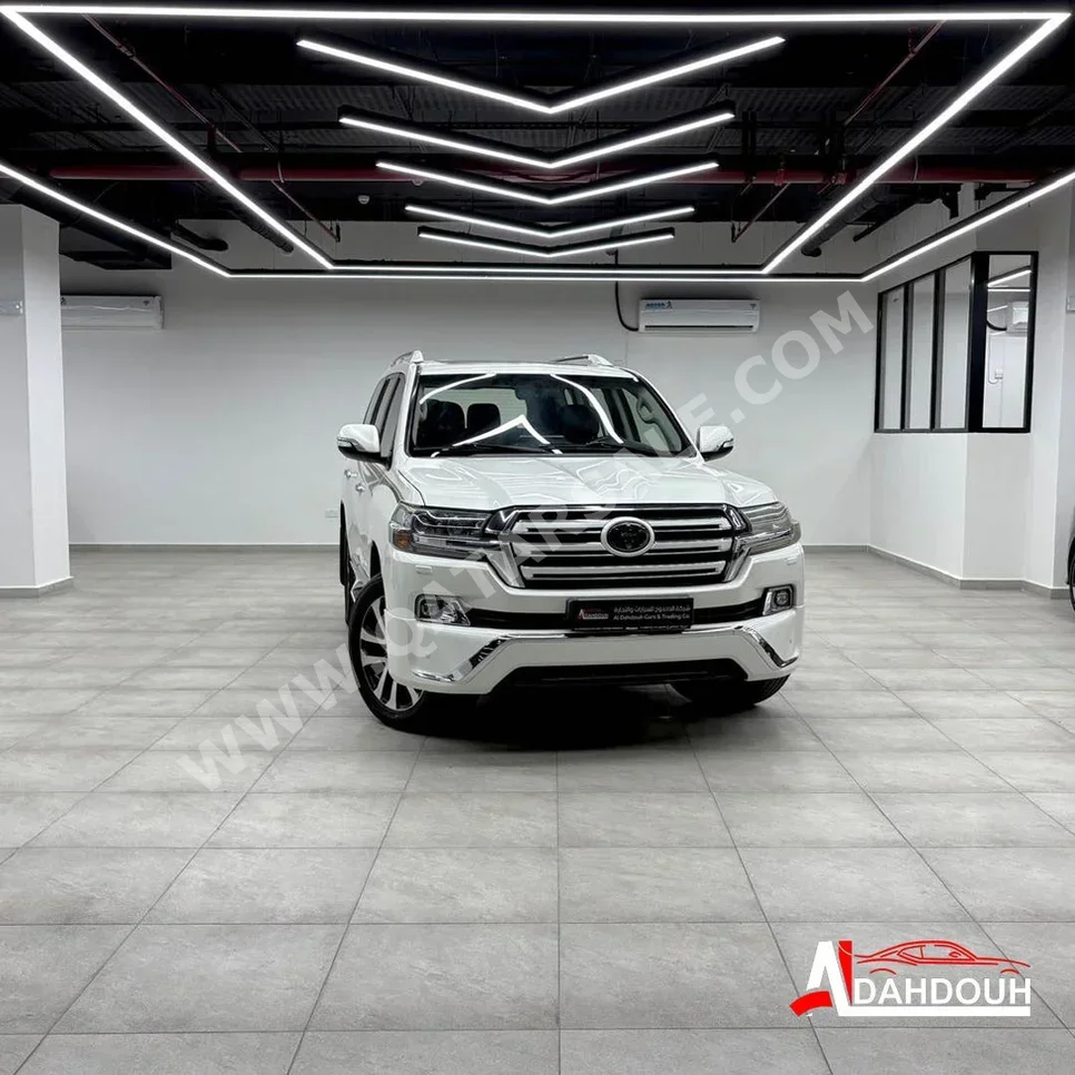 Toyota  Land Cruiser  GXR White Edition  2018  Automatic  353,000 Km  8 Cylinder  Four Wheel Drive (4WD)  SUV  Pearl