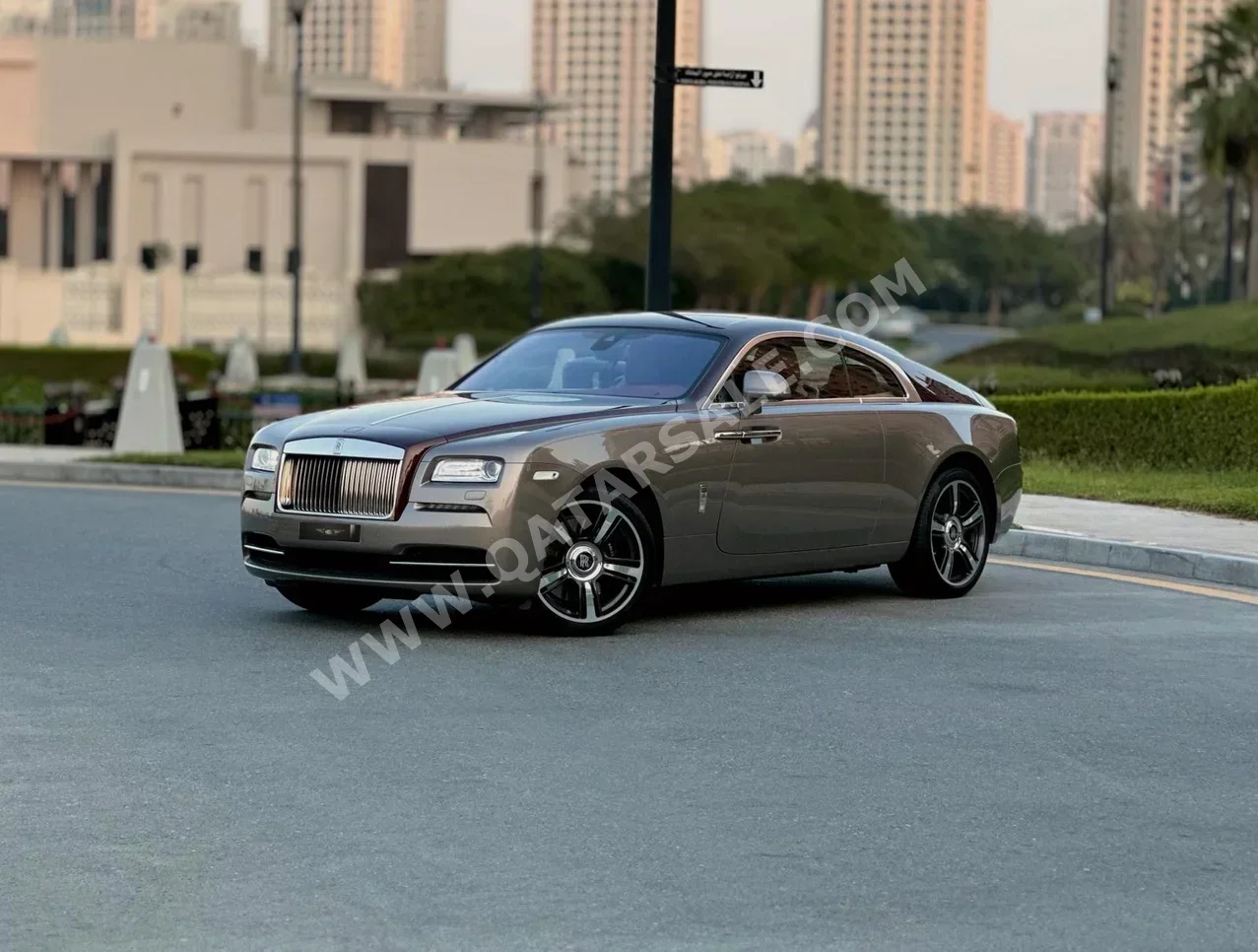 Rolls-Royce  Wraith  2016  Automatic  32,000 Km  12 Cylinder  All Wheel Drive (AWD)  Coupe / Sport  Gray