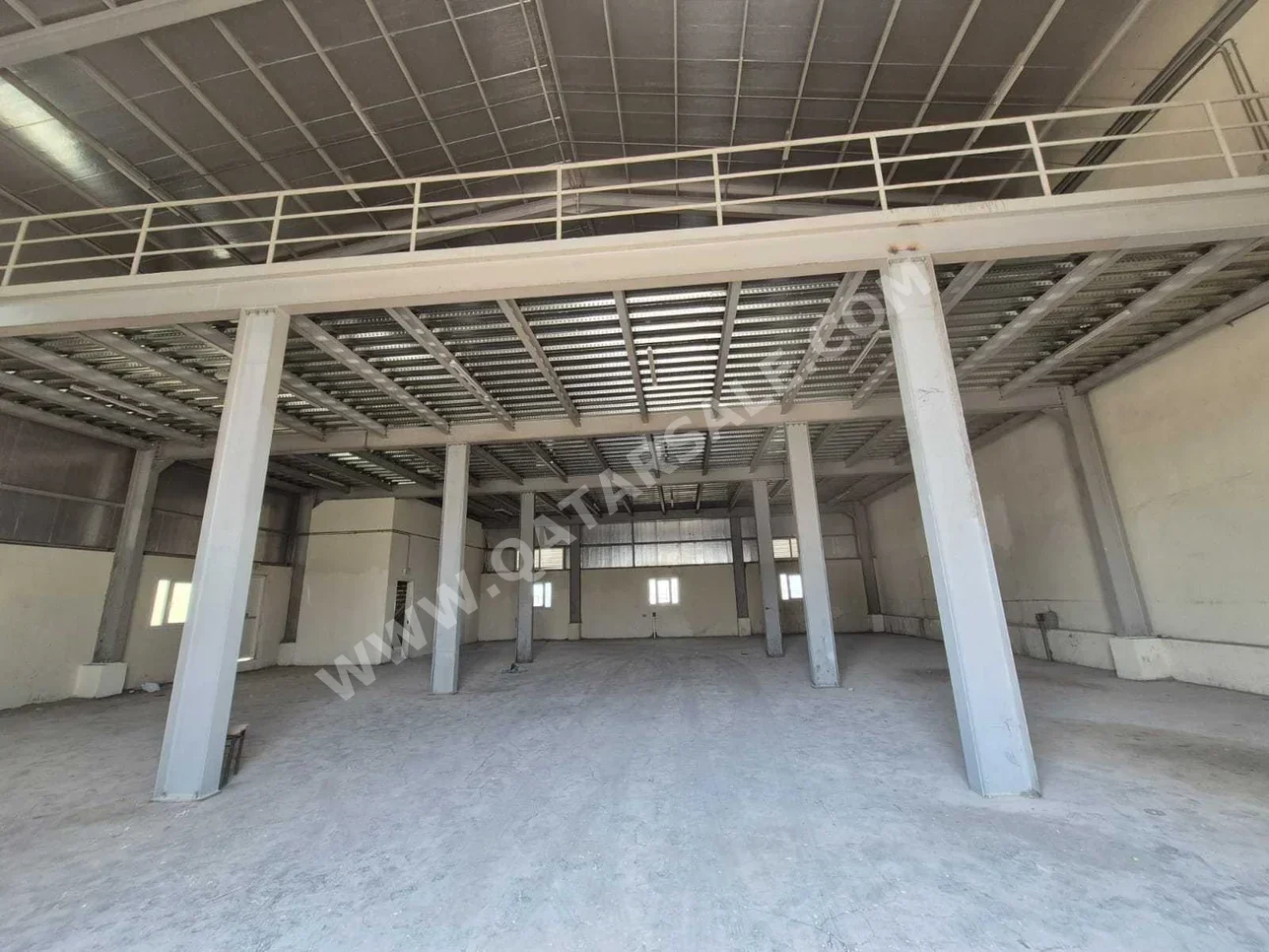 مخازن و مستودعات - الوكرة  - بركة العوامر  -المساحة: 1000 متر مربع
