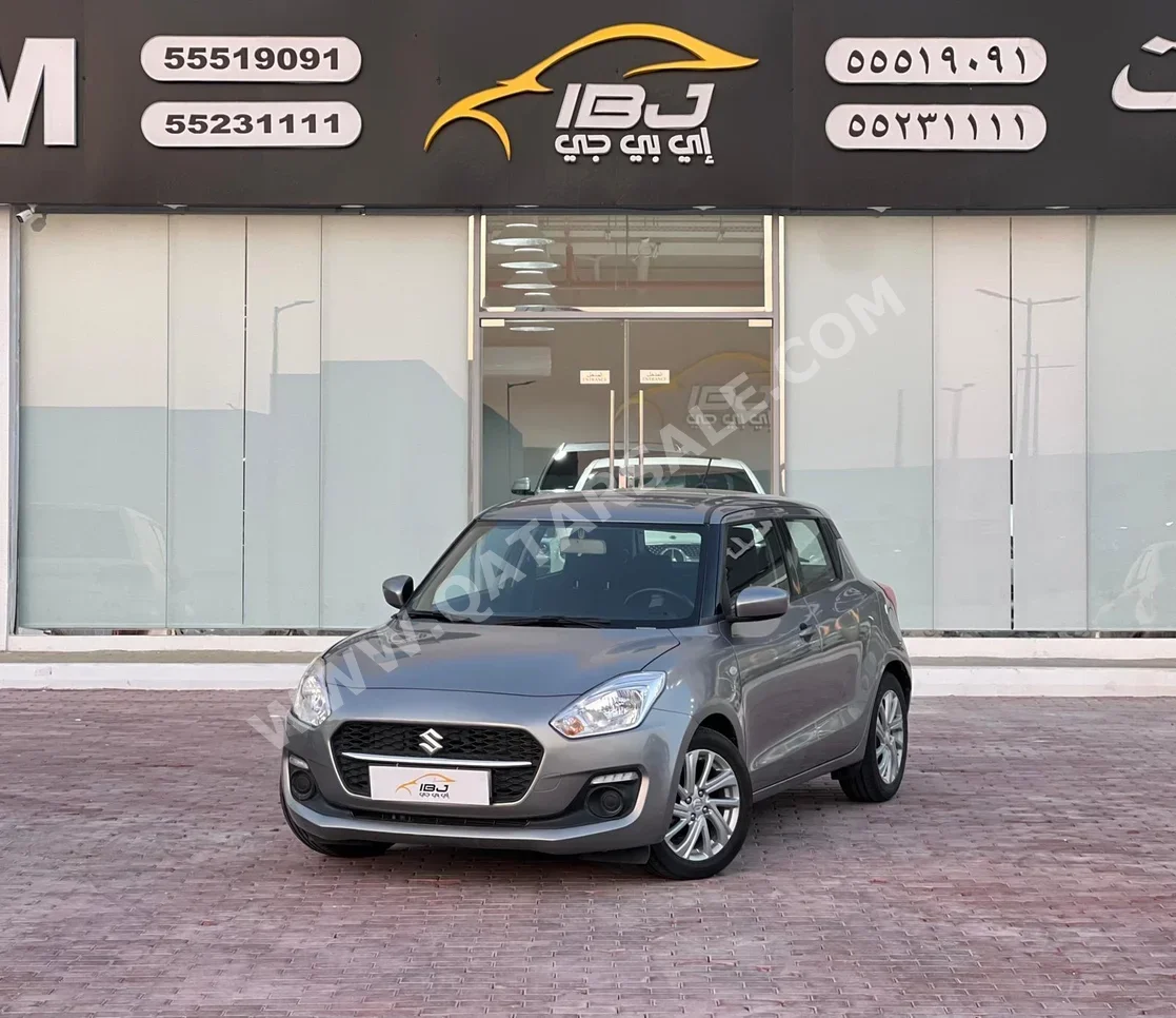 Suzuki  Swift  2022  Automatic  70,000 Km  4 Cylinder  Front Wheel Drive (FWD)  Hatchback  Silver