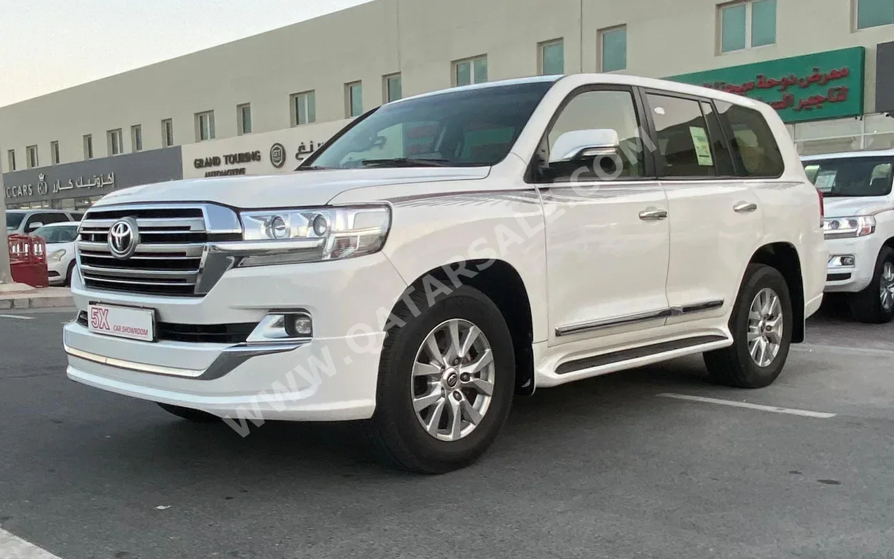 Toyota  Land Cruiser  GXR  2019  Automatic  202,000 Km  8 Cylinder  Four Wheel Drive (4WD)  SUV  White