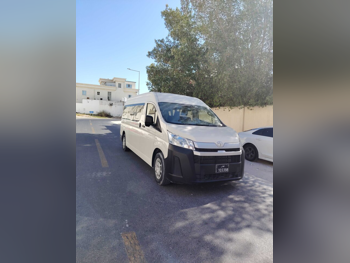 Toyota  Hiace  GL  2022  Manual  156,000 Km  6 Cylinder  Rear Wheel Drive (RWD)  Van / Bus  White