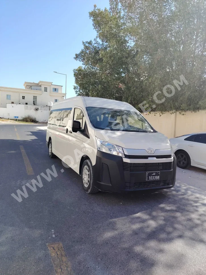 Toyota  Hiace  GL  2022  Manual  156,000 Km  6 Cylinder  Rear Wheel Drive (RWD)  Van / Bus  White