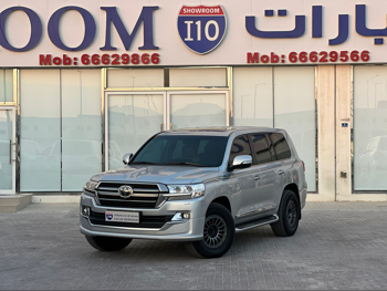 تويوتا  لاند كروزر  في اكس ار  2019  اوتوماتيك  130,000 كم  8 سلندر  دفع رباعي  اس يو في  فضي