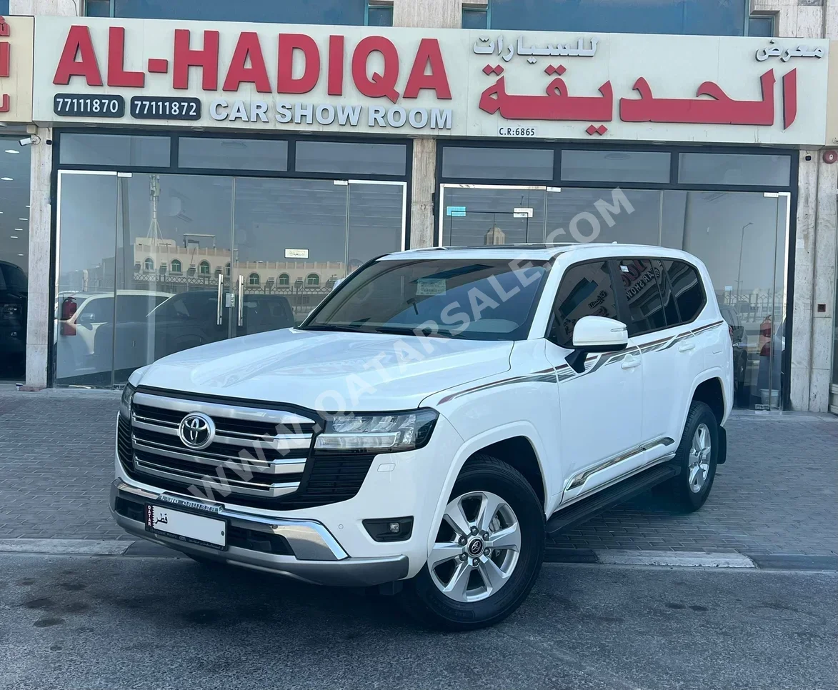 Toyota  Land Cruiser  GXR Twin Turbo  2022  Automatic  98,000 Km  6 Cylinder  Four Wheel Drive (4WD)  SUV  White