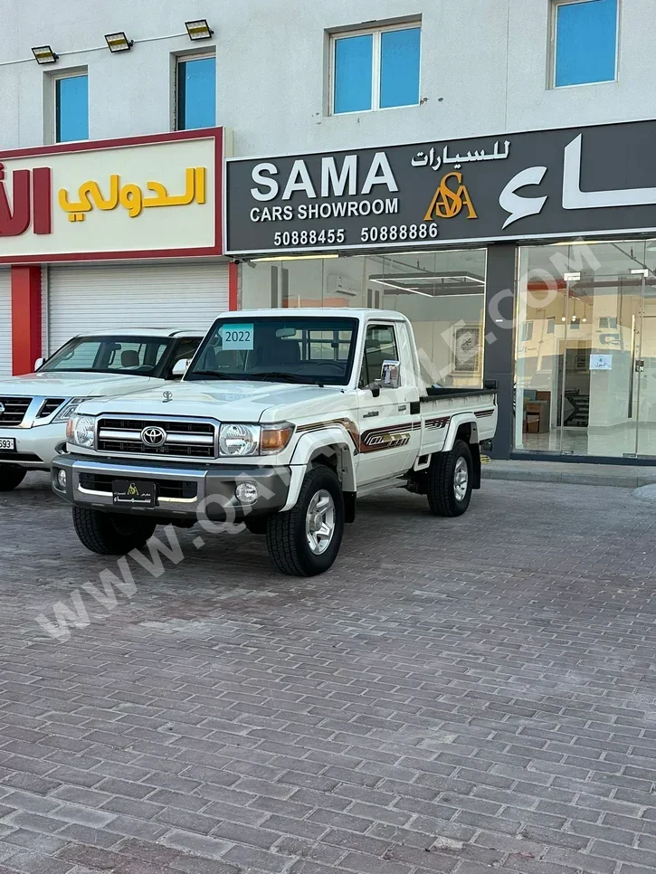Toyota  Land Cruiser  LX  2022  Manual  180,000 Km  6 Cylinder  Four Wheel Drive (4WD)  Pick Up  White
