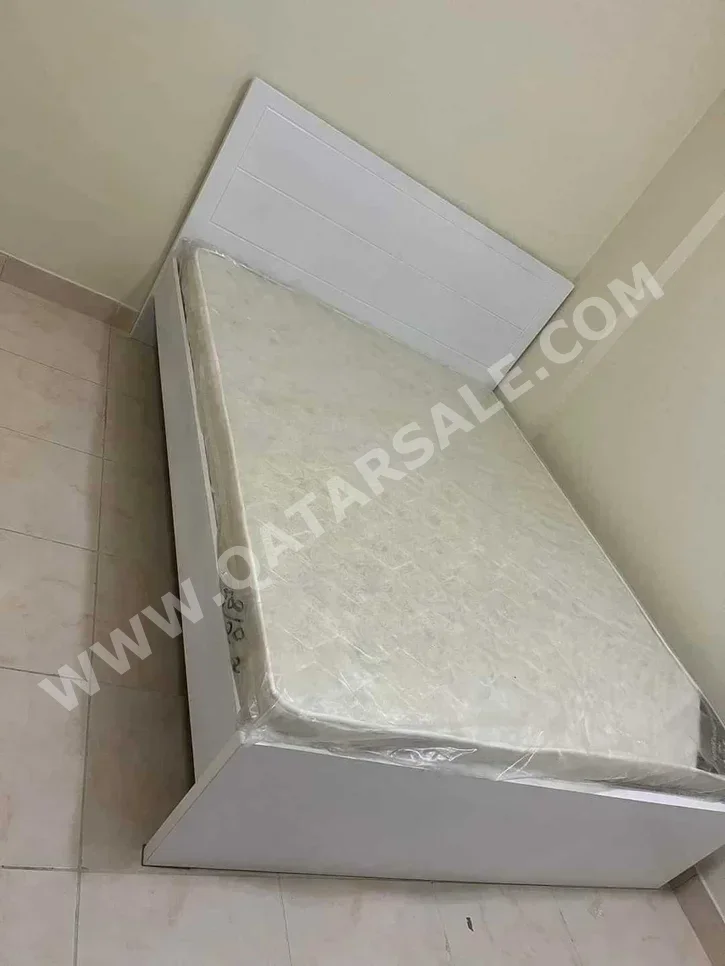 الأسّرة - كوين  - أبيض  - متضمنة المرتبة