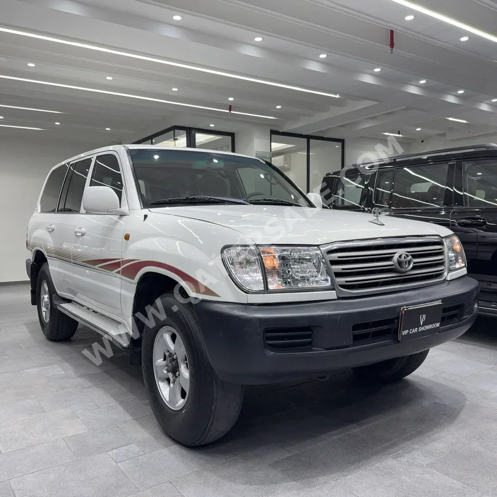Toyota  Land Cruiser  GX  2003  Automatic  300,000 Km  6 Cylinder  Four Wheel Drive (4WD)  SUV  White