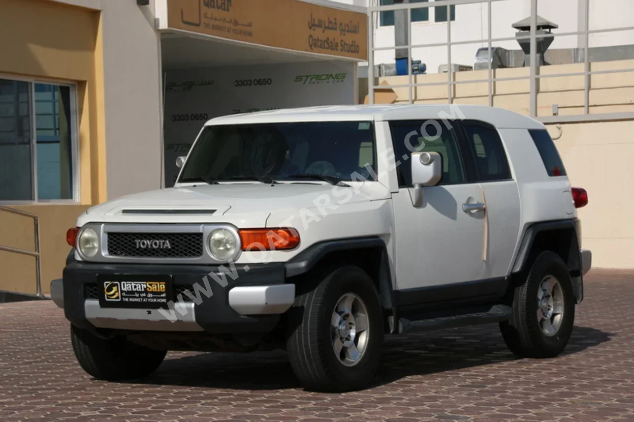 Toyota  FJ Cruiser  2009  Automatic  273,000 Km  6 Cylinder  Four Wheel Drive (4WD)  SUV  White