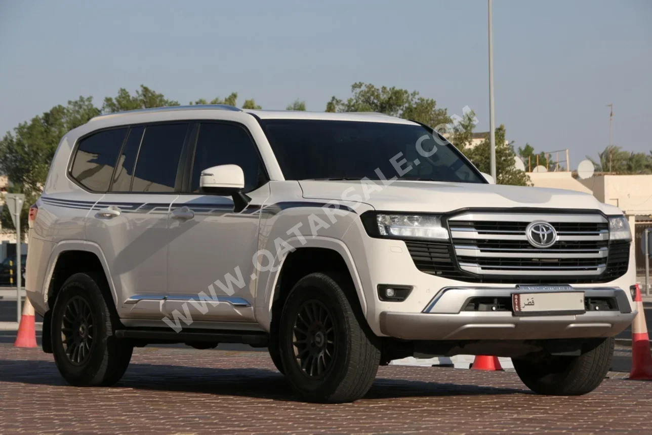 Toyota  Land Cruiser  GXR Twin Turbo  2022  Automatic  180,000 Km  6 Cylinder  Four Wheel Drive (4WD)  SUV  White