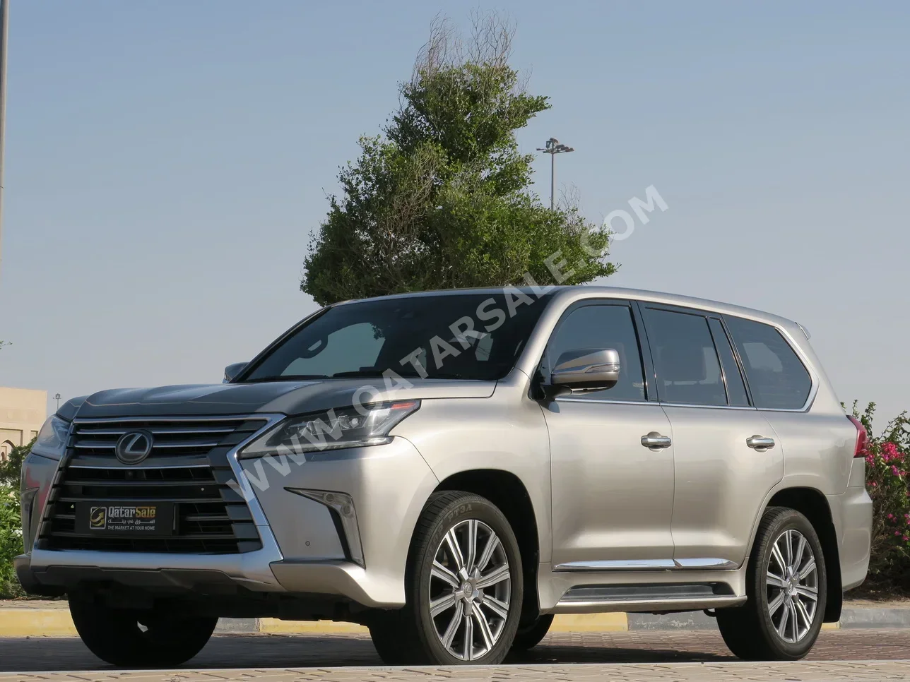 Lexus  LX  570  2017  Automatic  290,578 Km  8 Cylinder  Four Wheel Drive (4WD)  SUV  Sonic Titanium