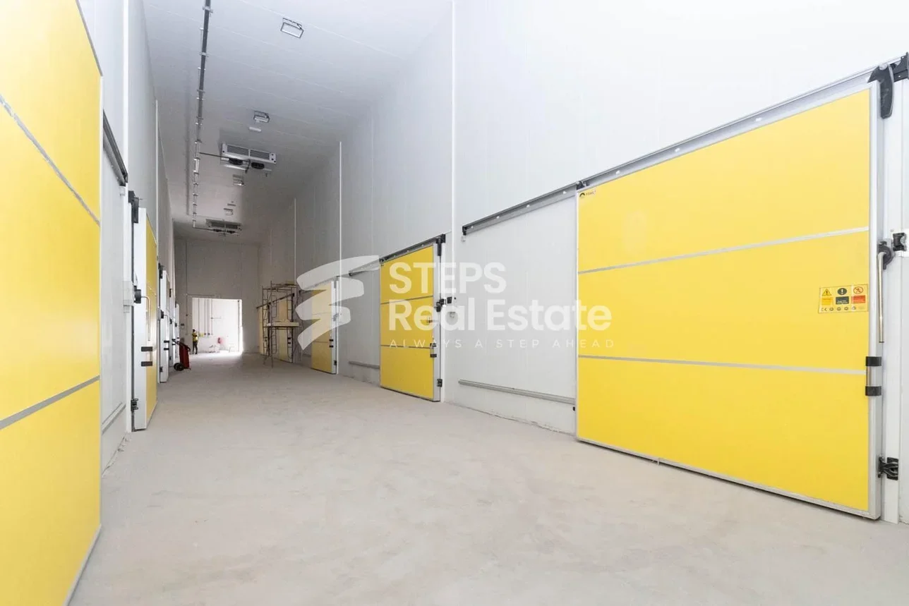 مخازن و مستودعات - الريان  - المنطقة الصناعية  -المساحة: 3750 متر مربع