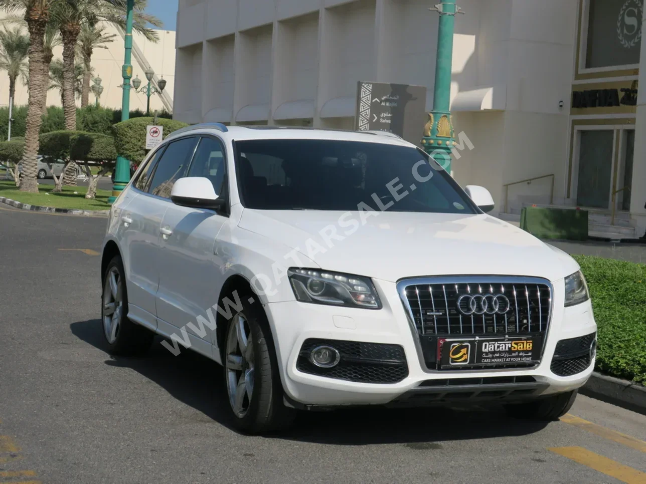 Audi  Q5  3.2 S-Line  2012  Automatic  179,000 Km  6 Cylinder  All Wheel Drive (AWD)  SUV  White